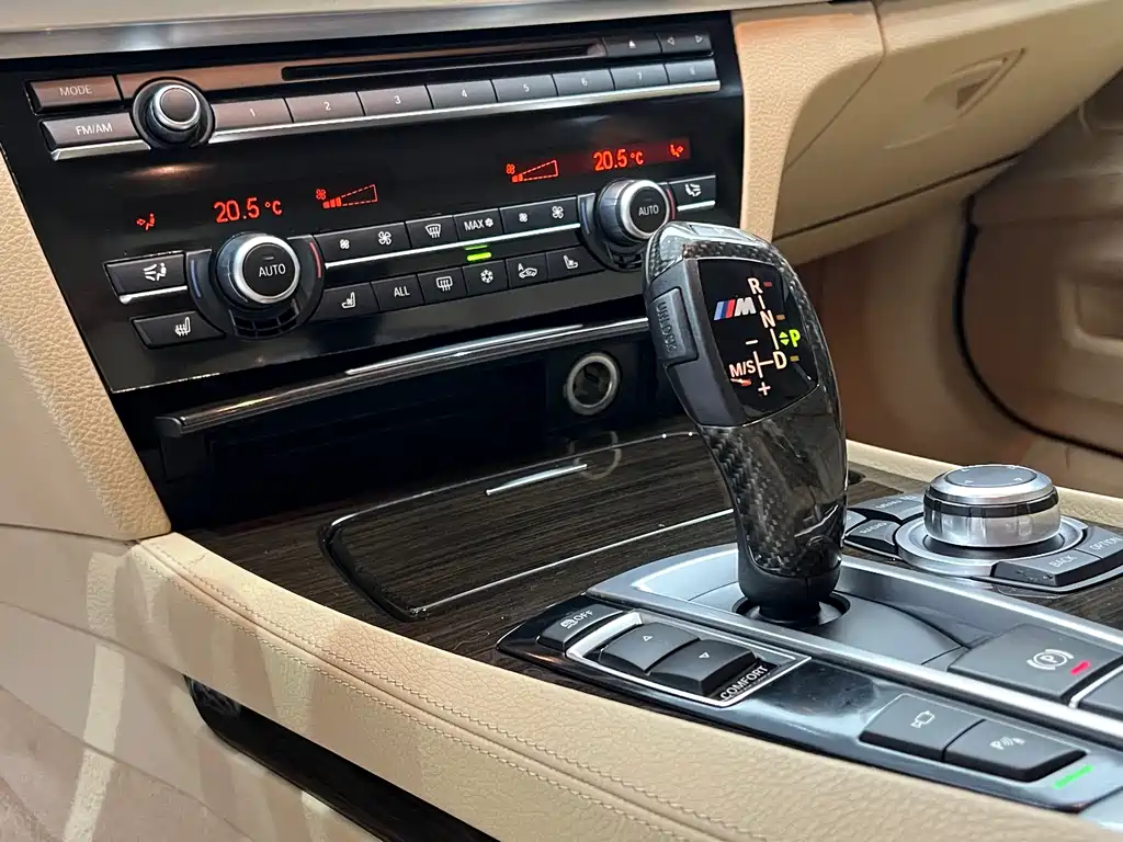 BMW 7 Series — миниатюра 21