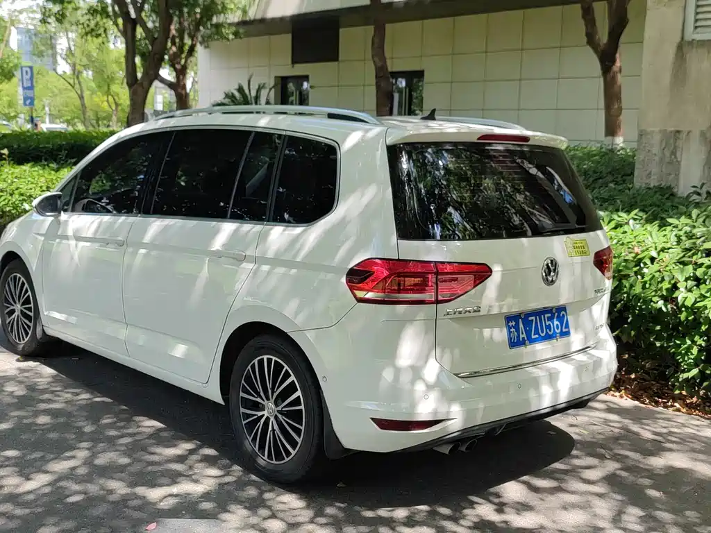 Volkswagen Touran — миниатюра 4