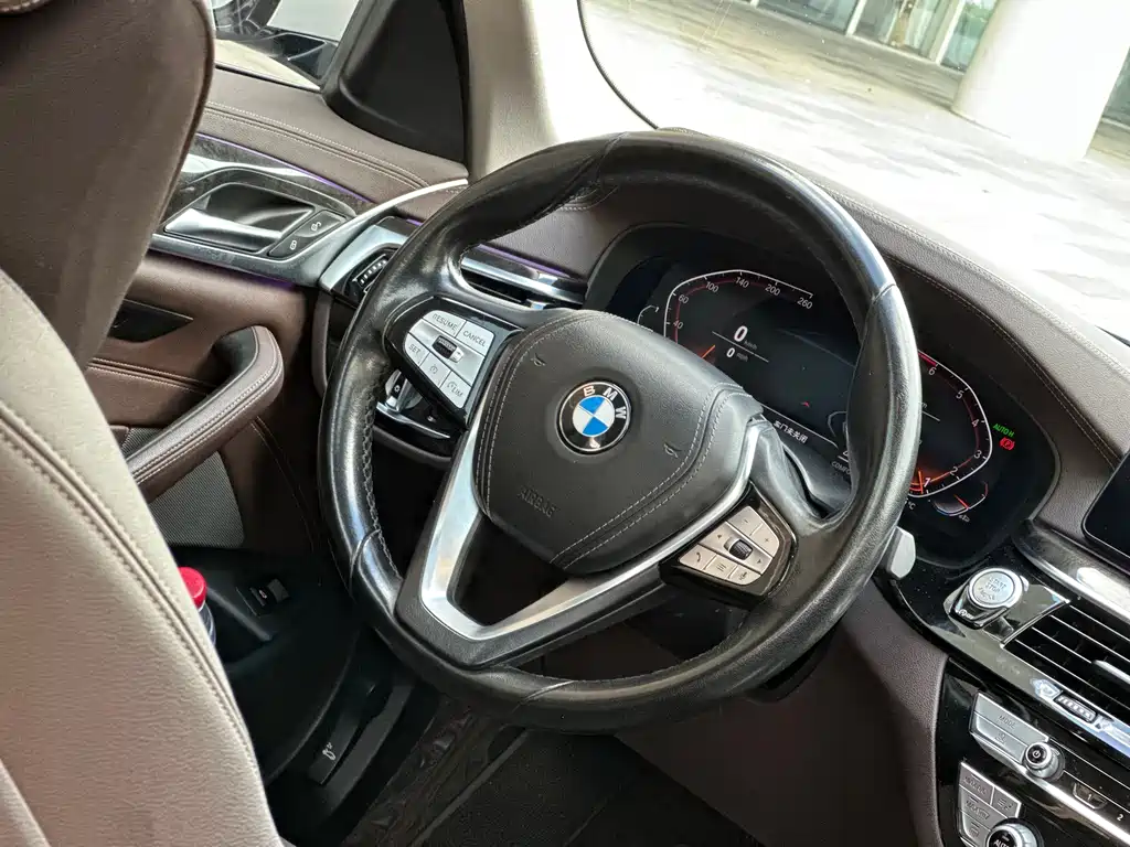 BMW 5 Series — миниатюра 14