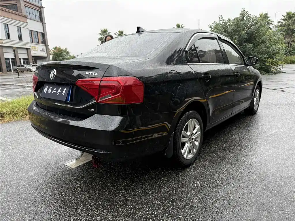 Volkswagen Jetta — миниатюра 6