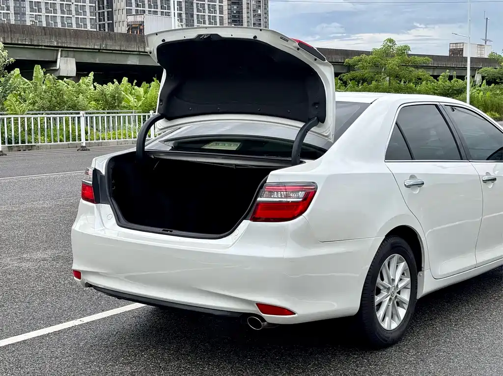 Toyota Camry — миниатюра 14