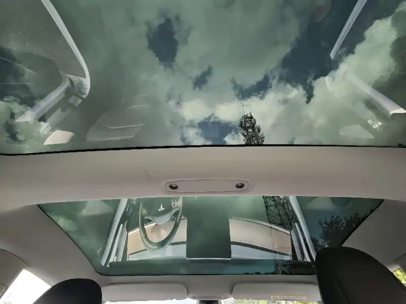 Tesla Model 3 — миниатюра 10