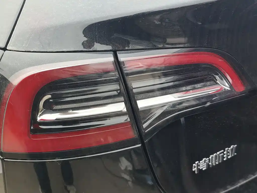 Tesla Model 3 — миниатюра 9