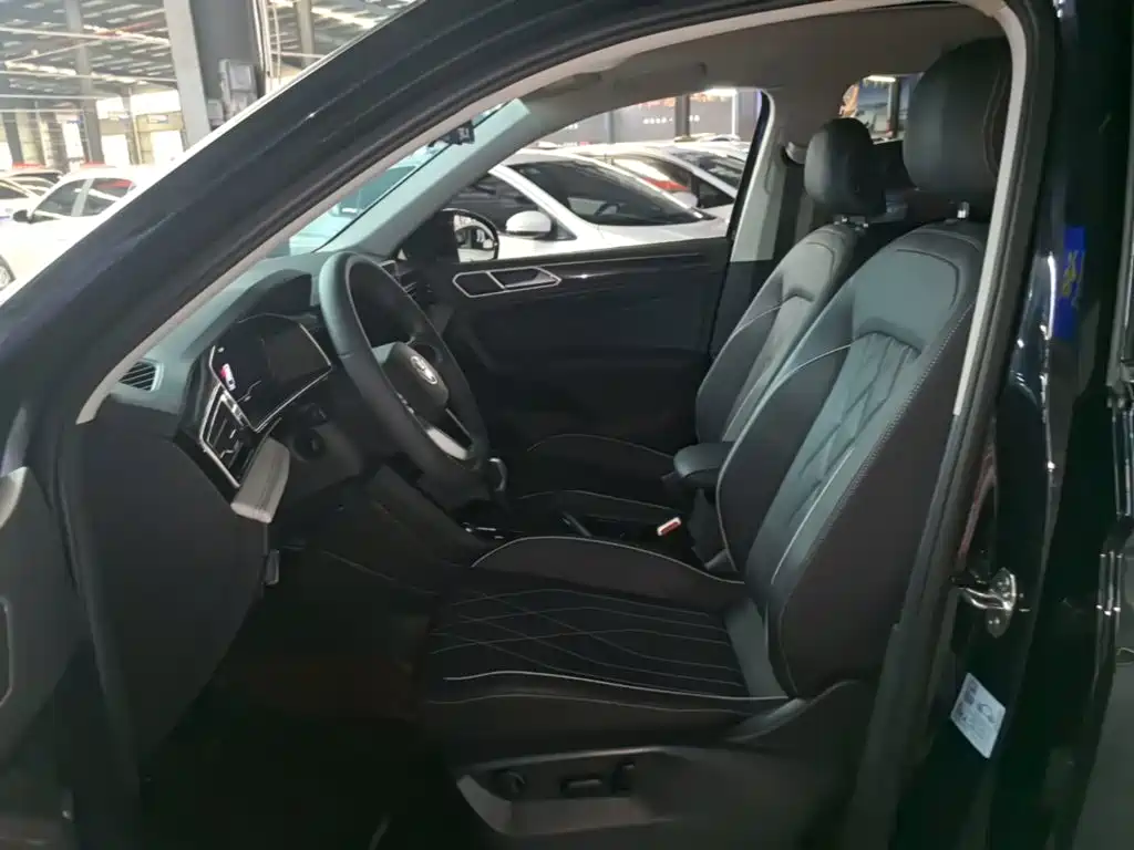 Volkswagen Tiguan L — миниатюра 11