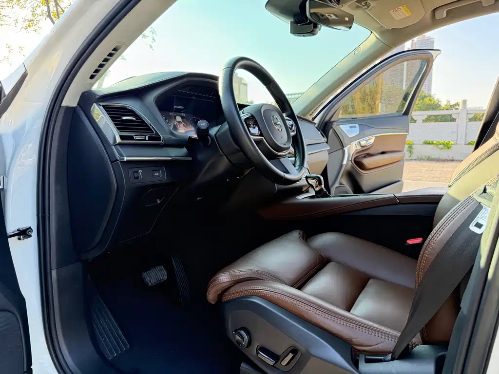 Volvo XC90 — миниатюра 7