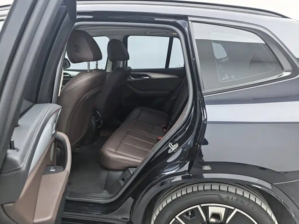 BMW iX3 — миниатюра 10