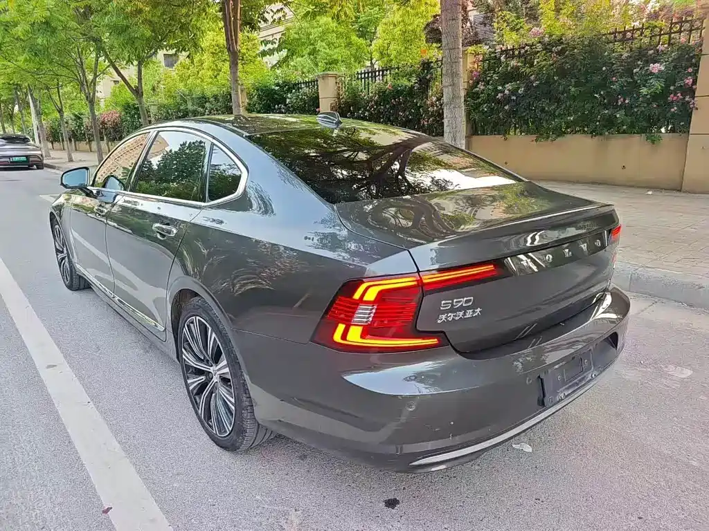 Volvo S90 — миниатюра 7