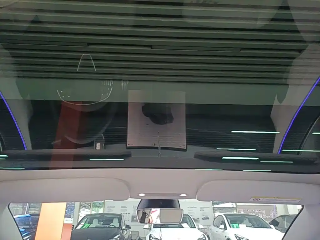 Tesla Model 3 — миниатюра 18