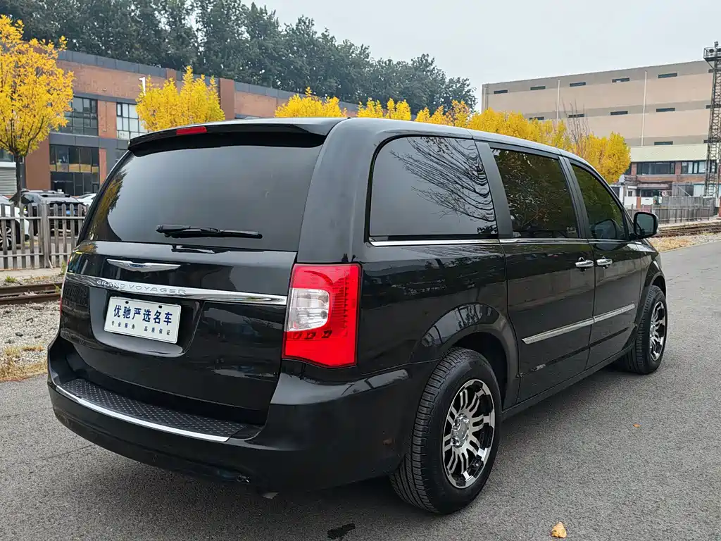 Chrysler Grand Voyager (Import) — миниатюра 6