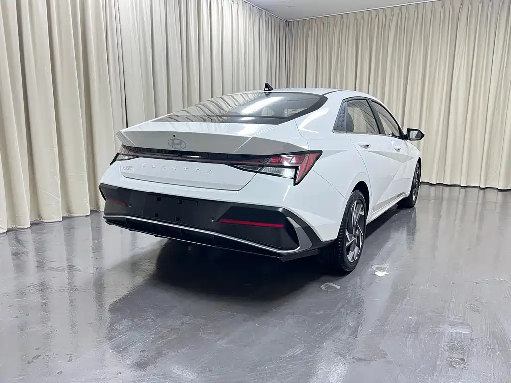Hyundai Elantra — миниатюра 7