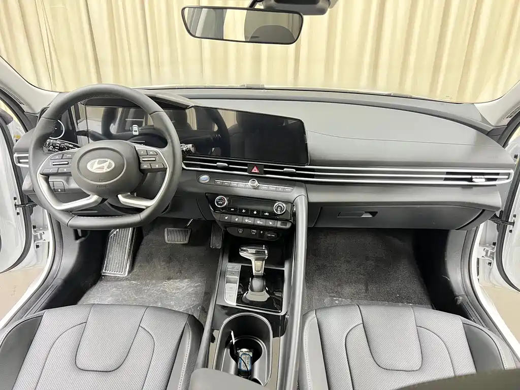 Hyundai Elantra — миниатюра 14