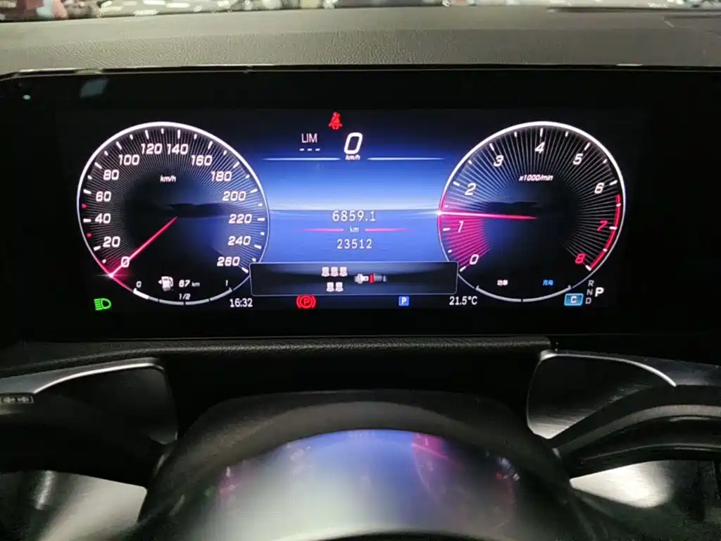 Mercedes-Benz GLB — миниатюра 12