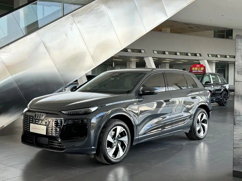 AUDI Q6L E TRON