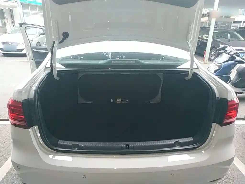 Volkswagen Lavida — миниатюра 19