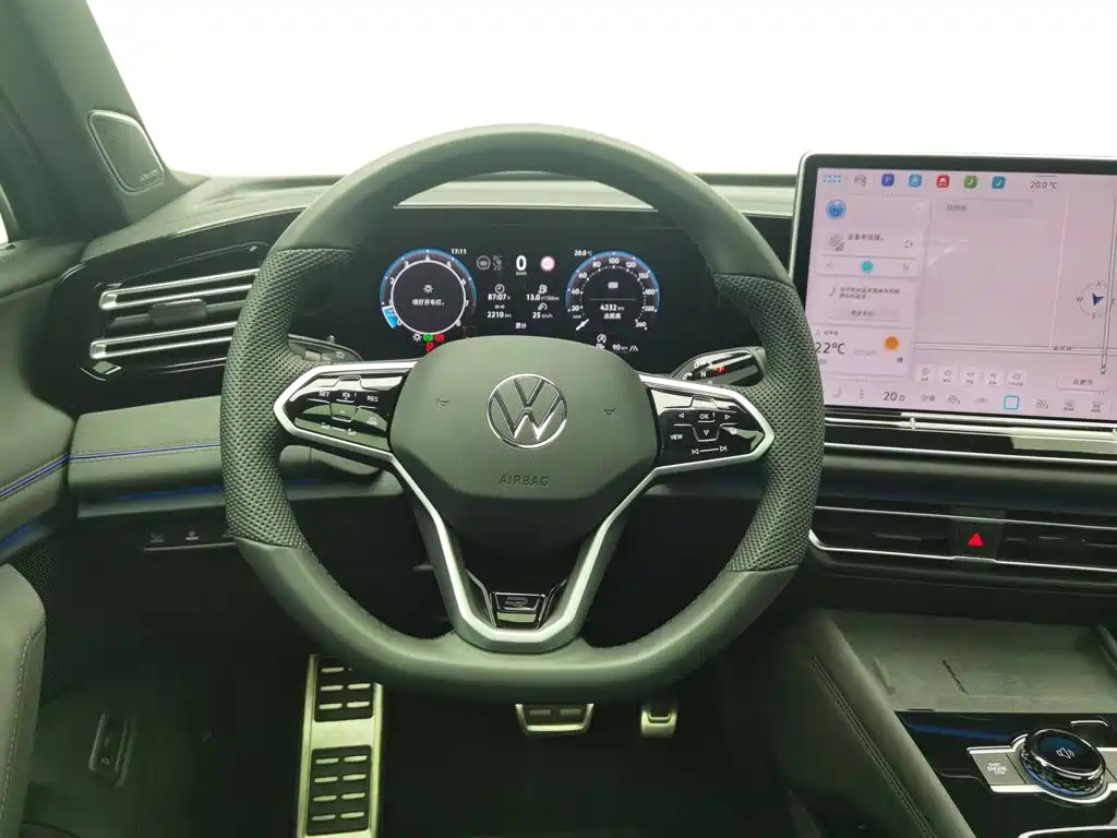 Volkswagen Tiguan L — миниатюра 11