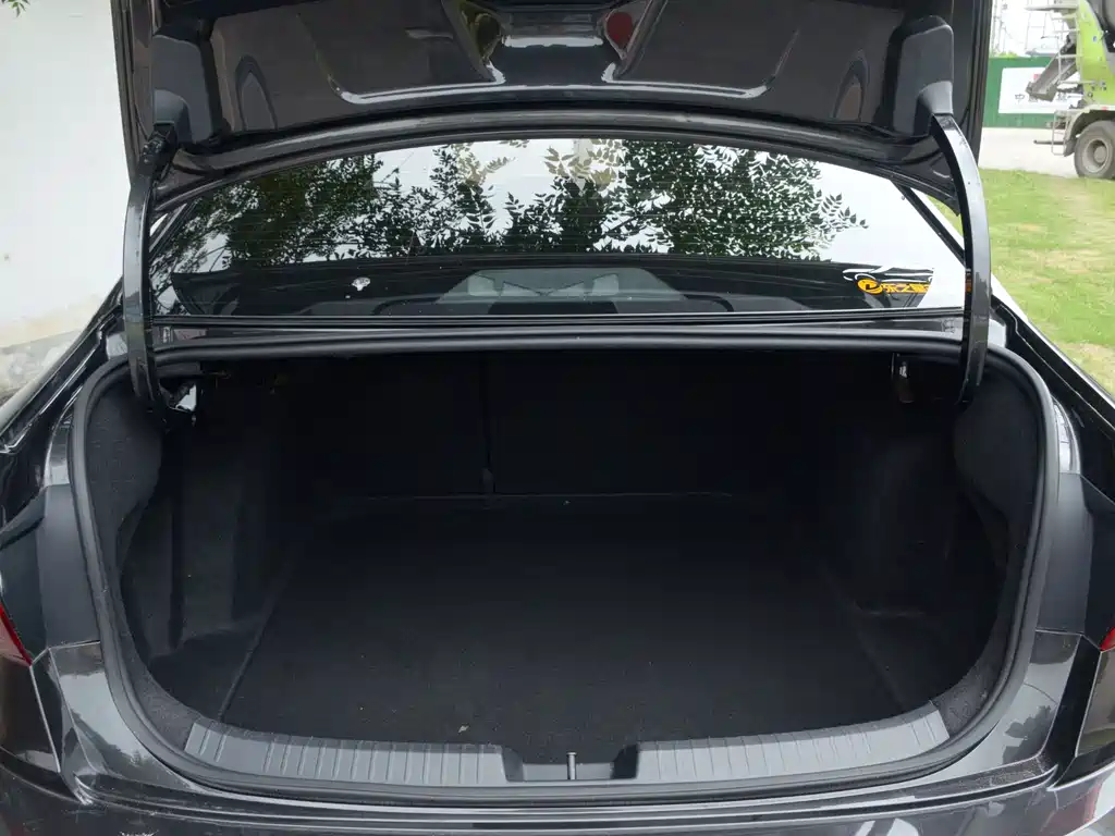 Volkswagen Sagitar — миниатюра 15