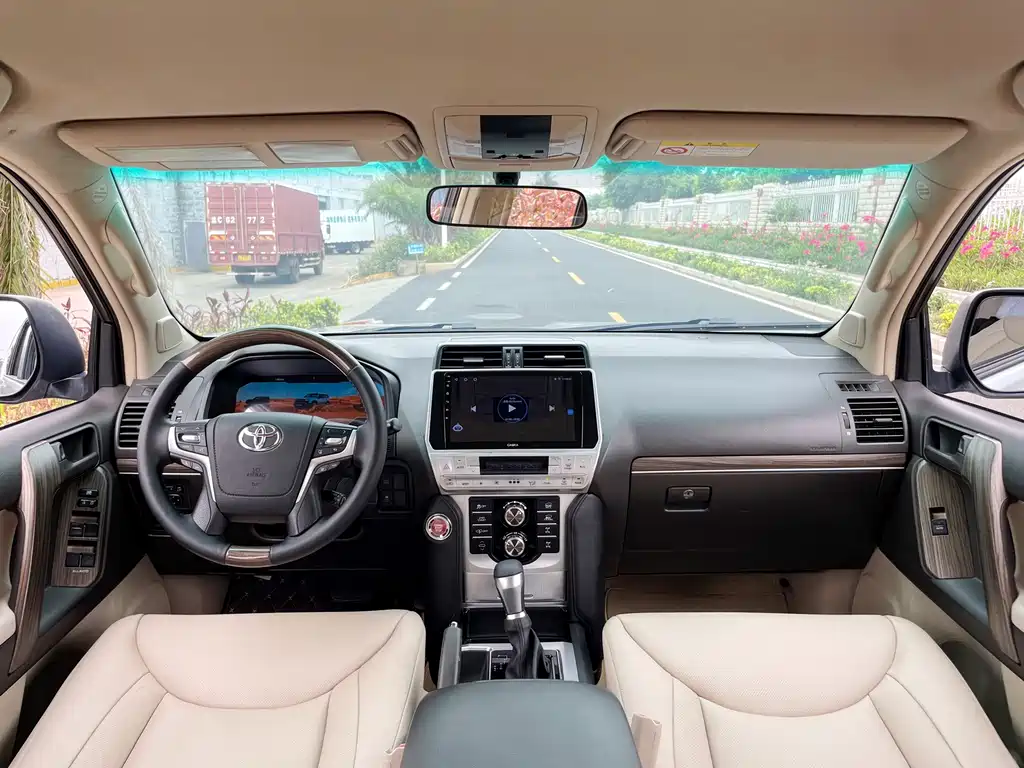 Toyota Land Cruiser Prado 2010 2.7L AT Standard