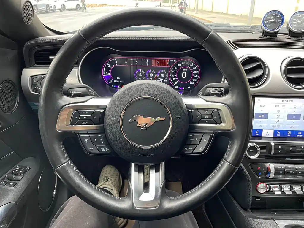 Ford Mustang — миниатюра 17