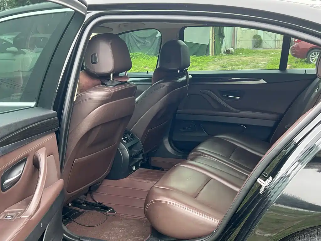 BMW 5 Series — миниатюра 7
