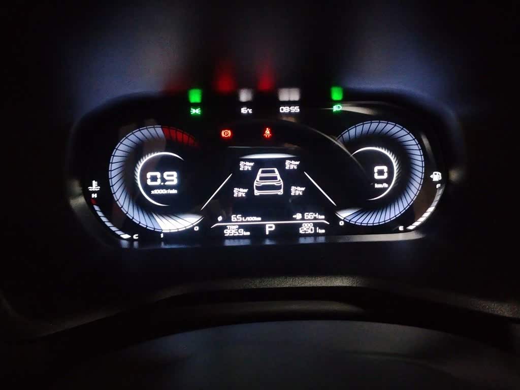 Geely Emgrand 1.5 л 2023 г. Белый, пробег 12500 км