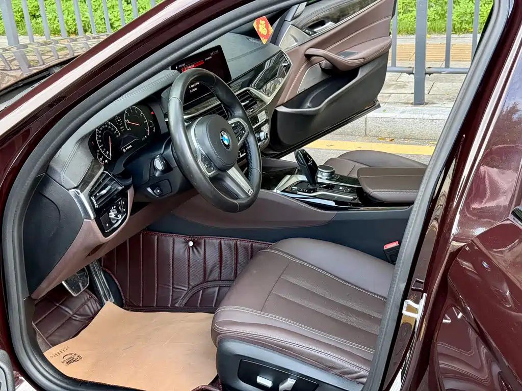 BMW 5 Series — миниатюра 7