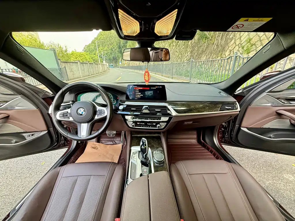 BMW 5 Series — миниатюра 9