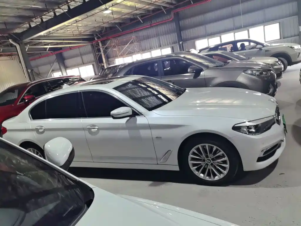 BMW 5 Series — миниатюра 26