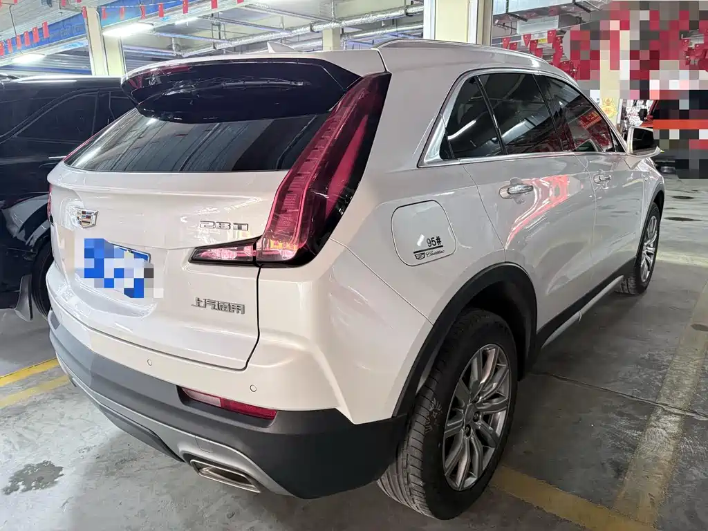 CADILLAC XT4