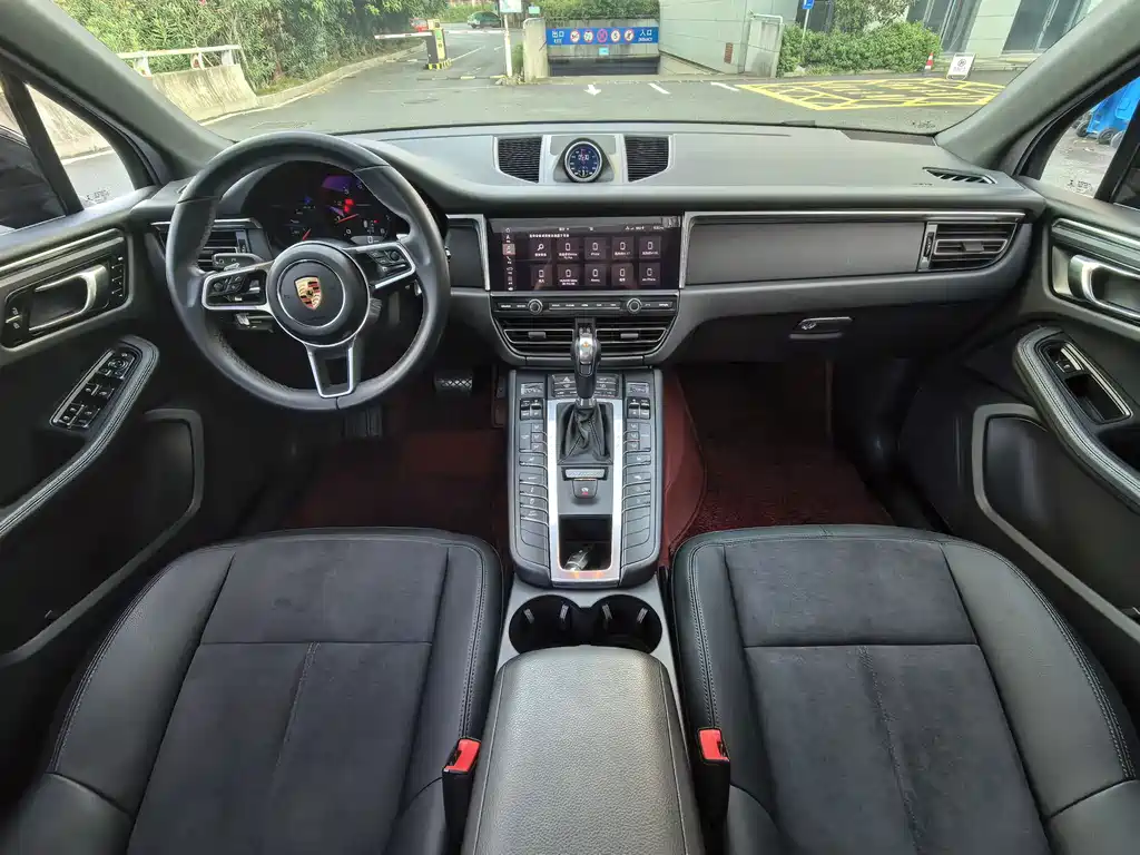 Porsche Macan — миниатюра 7