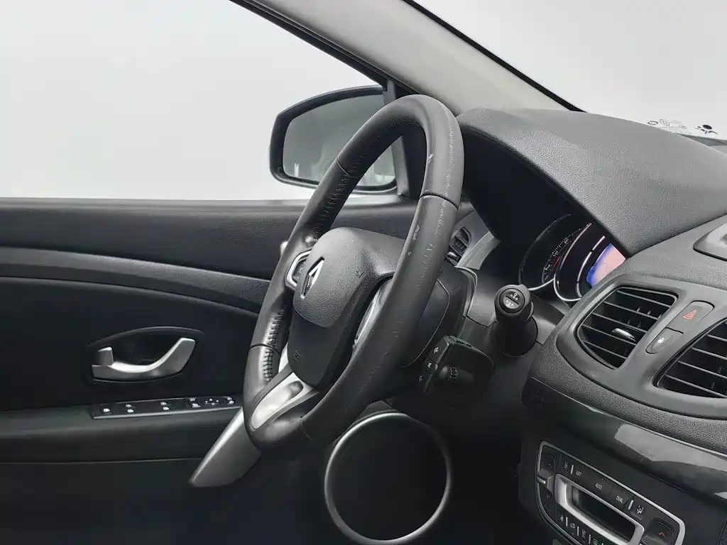 Renault Fluence 2.0L Comfort Edition, фото 22