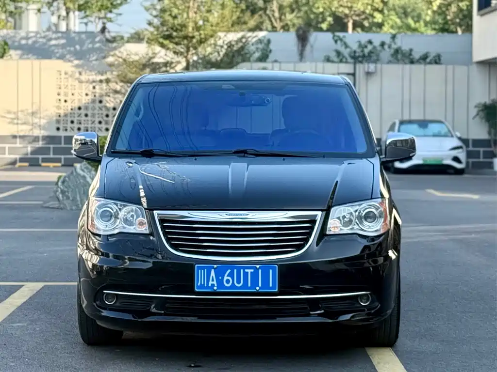 Chrysler Grand Voyager (Import) — миниатюра 2
