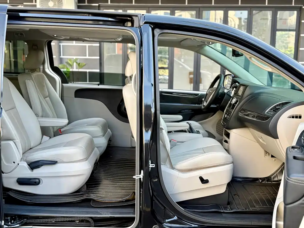 Chrysler Grand Voyager (Import) — миниатюра 18