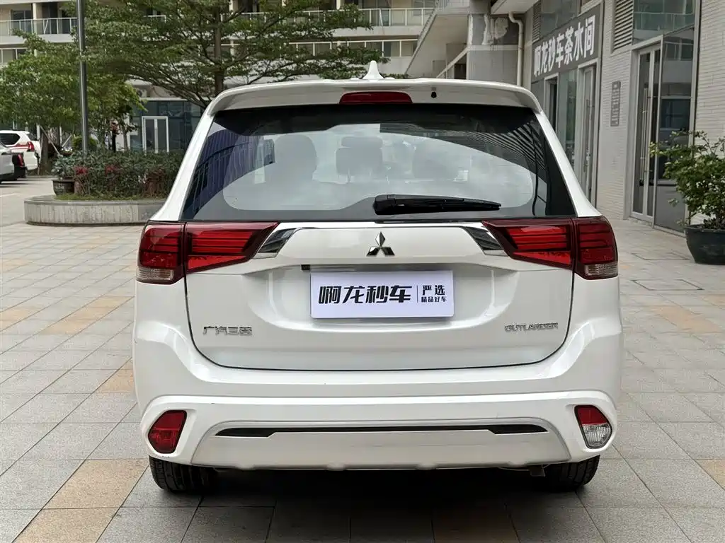 Mitsubishi Outlander 2021 2.0L 5 мест
