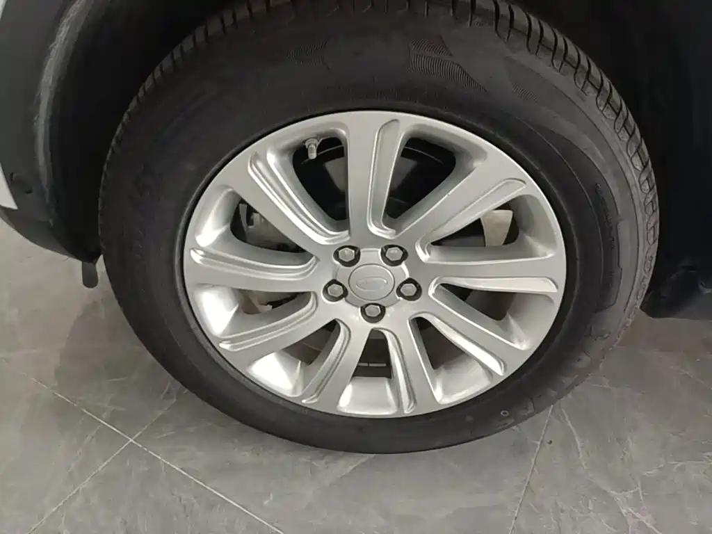 Land Rover Discovery Sport — миниатюра 23