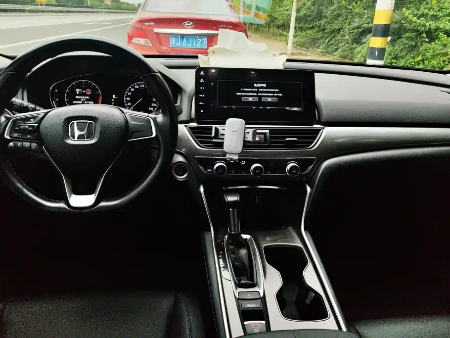 Honda Accord — миниатюра 12