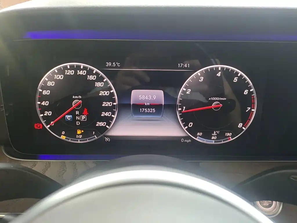 Mercedes-Benz E-Class — миниатюра 12