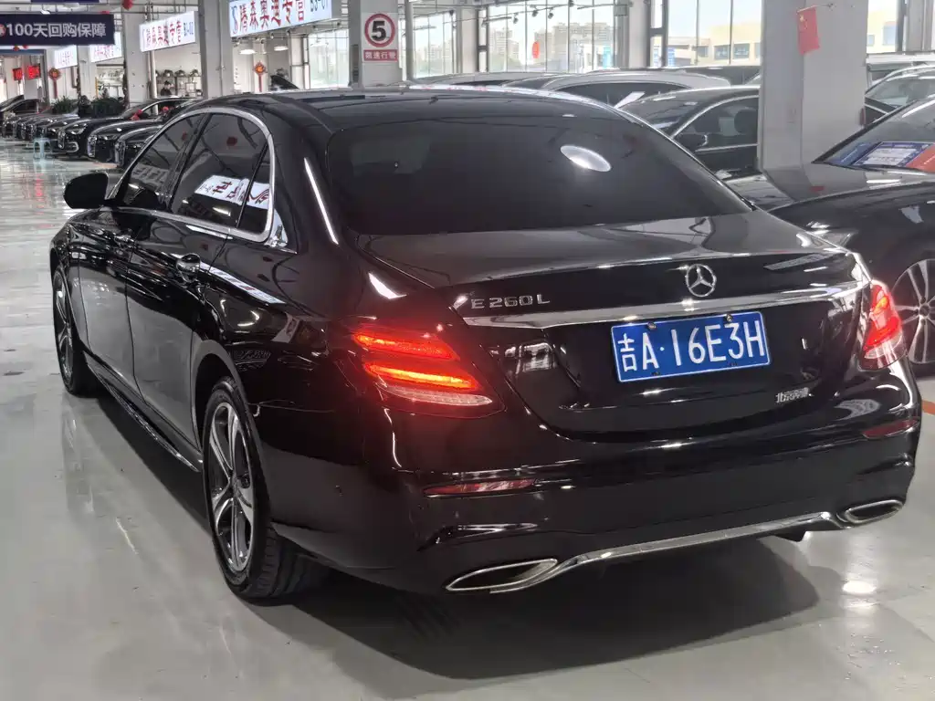 Mercedes-Benz E-Class — миниатюра 10