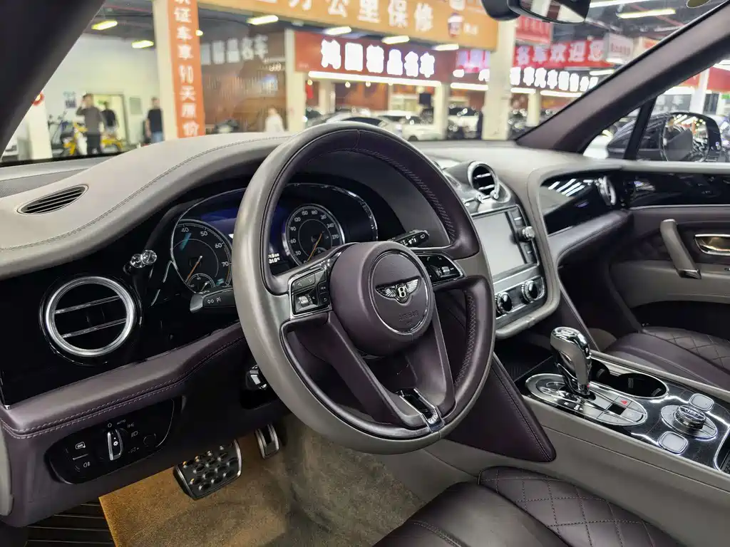 Bentley Bentayga — миниатюра 7