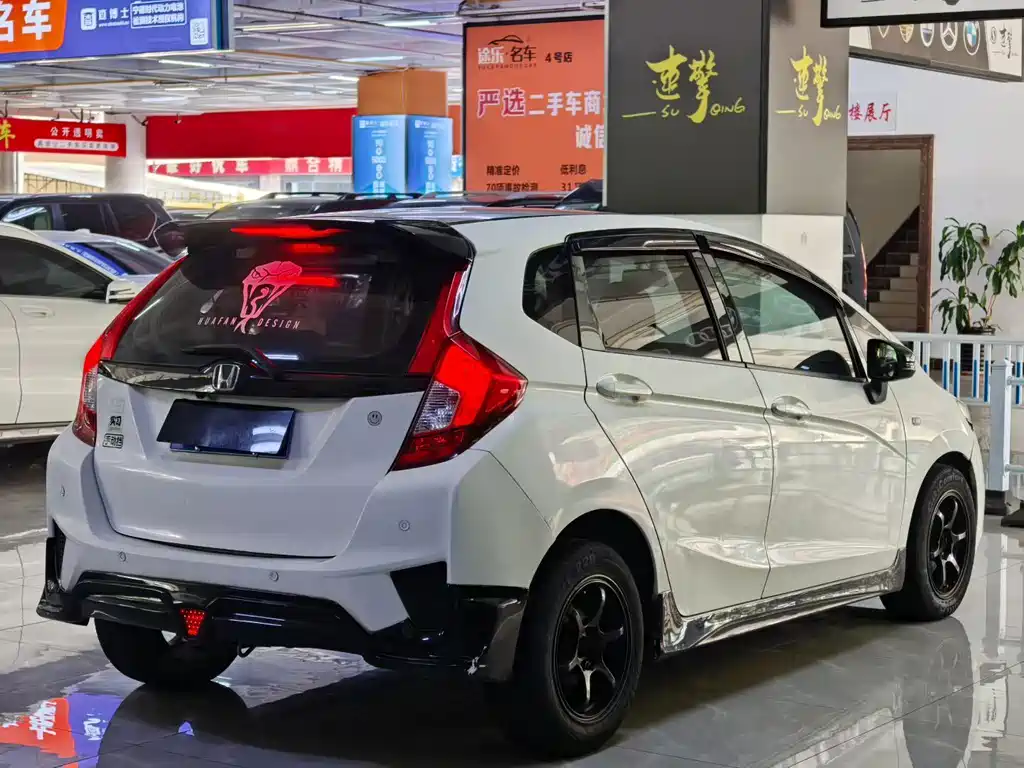 Honda Fit — миниатюра 8