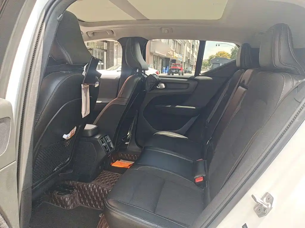 Volvo XC40 — миниатюра 17
