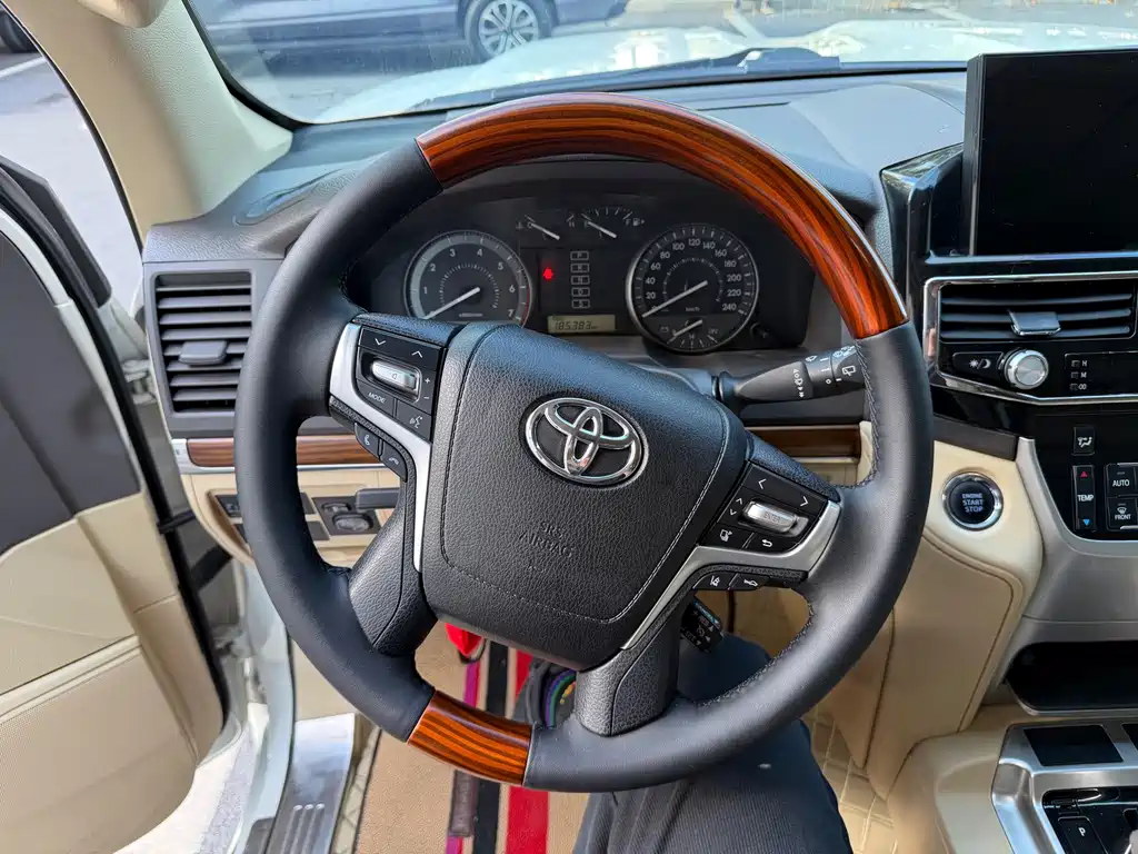 Toyota Land Cruiser — миниатюра 6