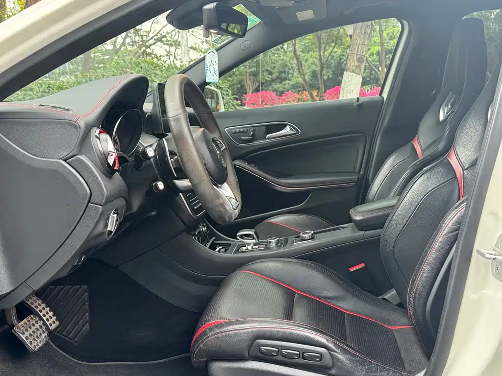 MERCEDES-BENZ GLA AMG