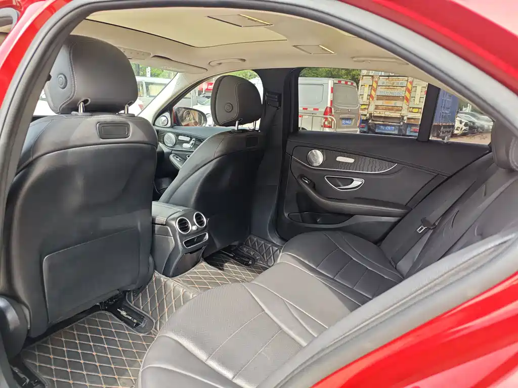 Mercedes-Benz C-Class — миниатюра 13