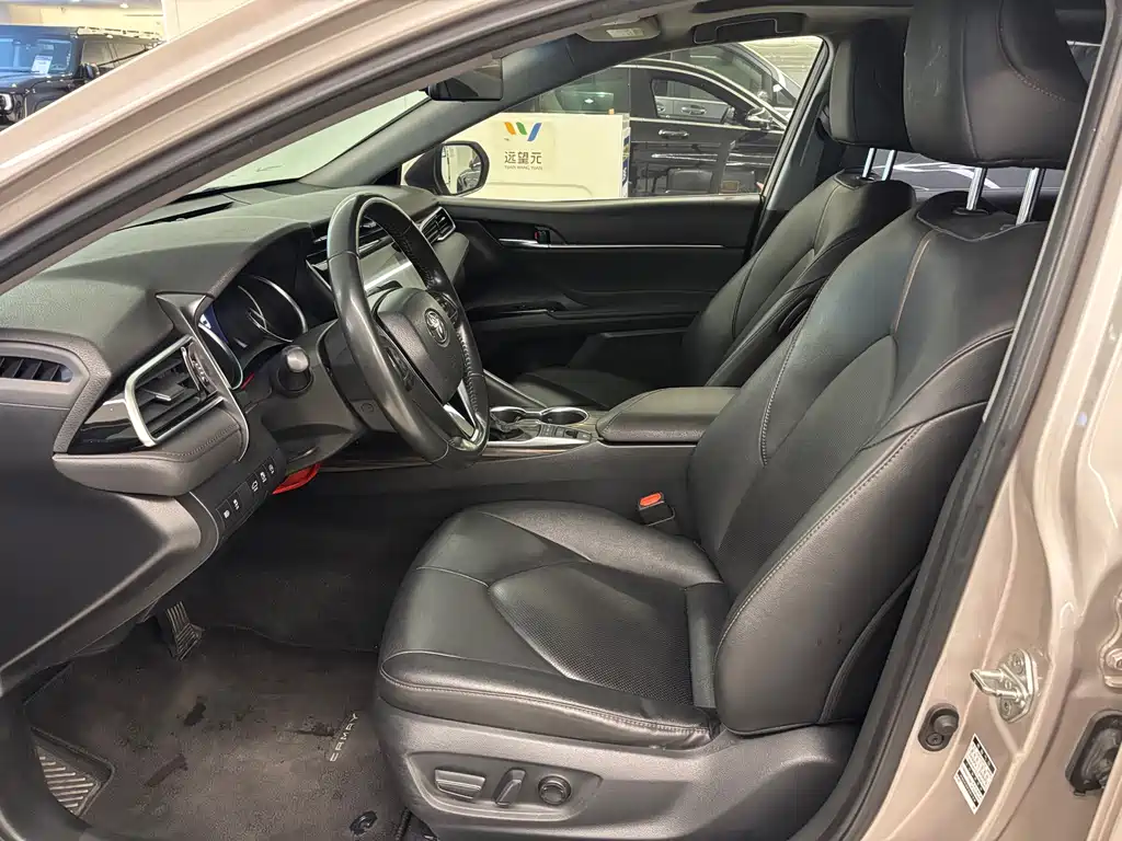 Toyota Camry — миниатюра 7