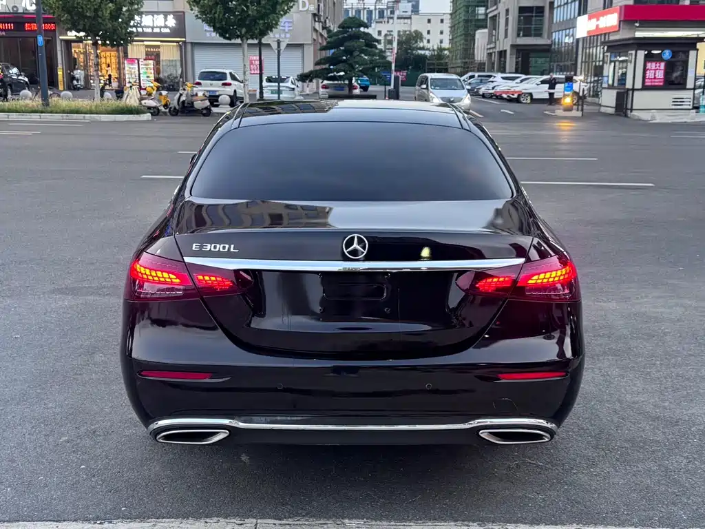 Mercedes-Benz E-Class — миниатюра 8