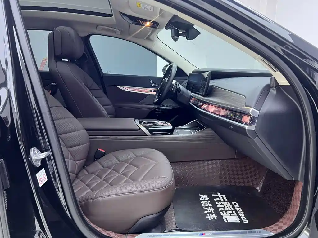BMW 7 Series — миниатюра 17