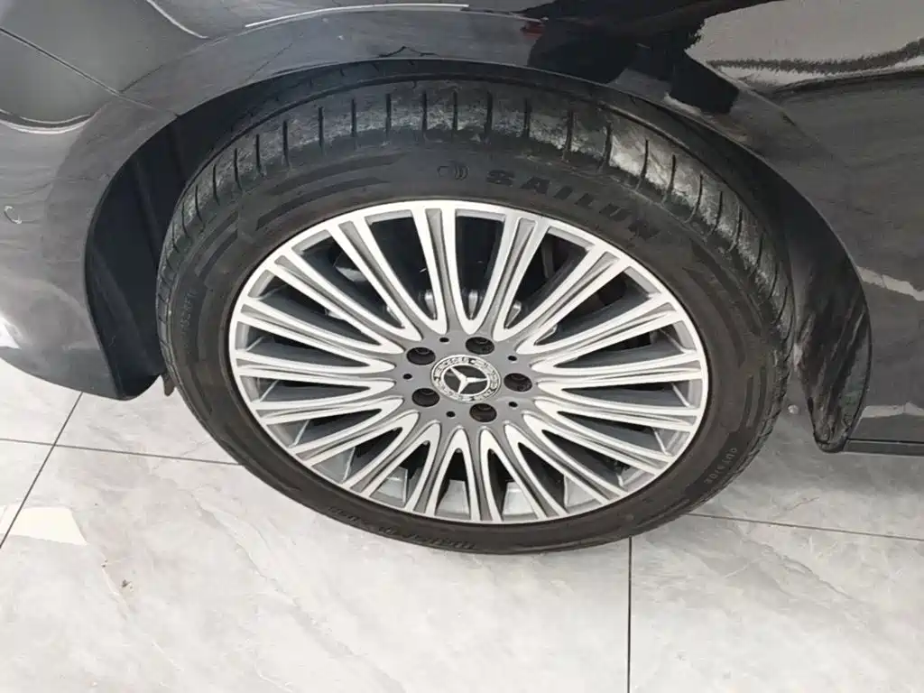 Mercedes-Benz E-Class — миниатюра 23