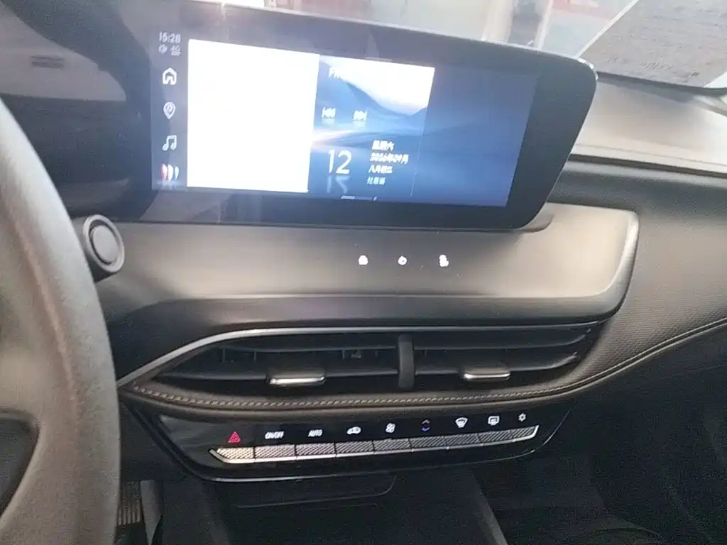 Buick Verano — миниатюра 13