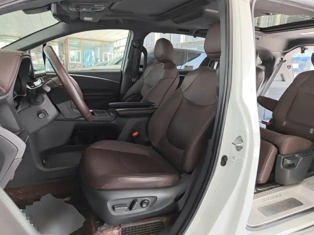 Toyota Sienna — миниатюра 15