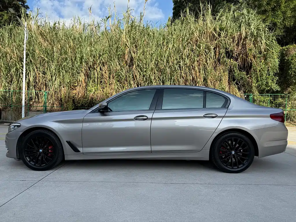 BMW 5 Series — миниатюра 5